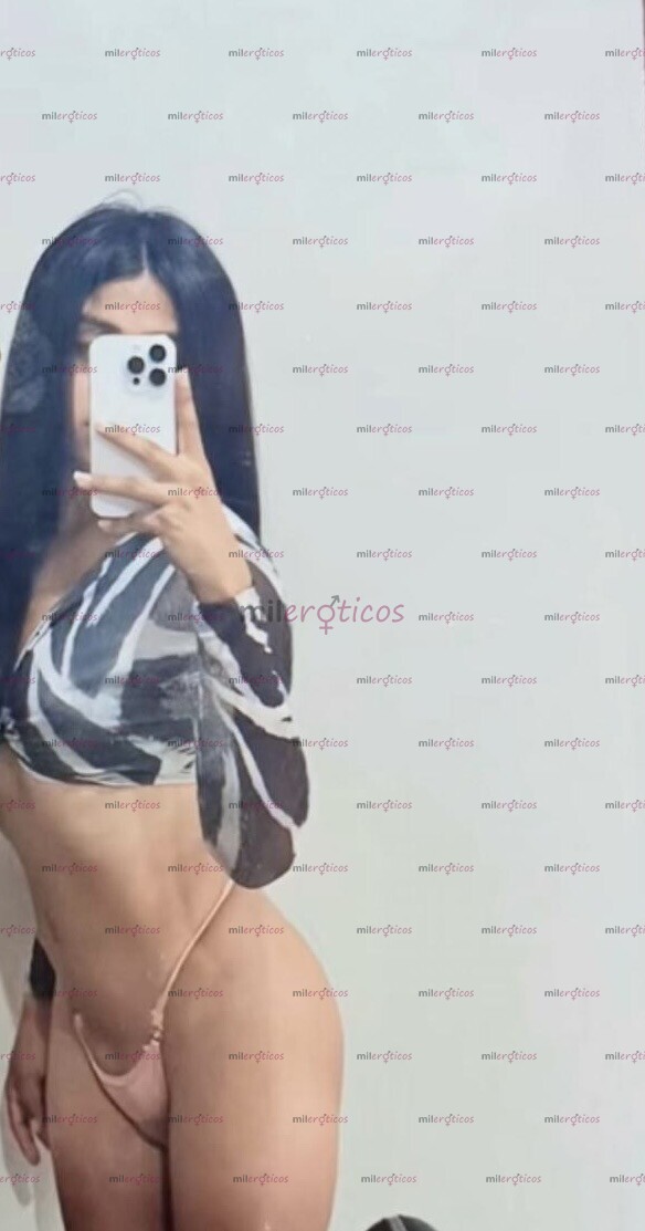 FOTOS DE CHICA TRÁNS CON UNA LENGUA TRAVIESA Y CACHONDA