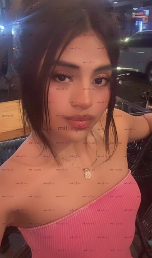 FOTOS DE CHICA TRÁNS CON UNA LENGUA TRAVIESA Y CACHONDA