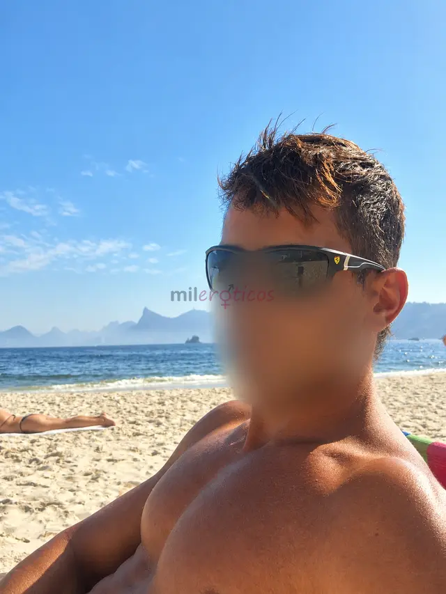 Oi sou o lucas tenho um estilo surfista aparencia jovem corpo magro e bem cuidado sempre prezando pela boa higiene e por uma otima apresentacao sou si...