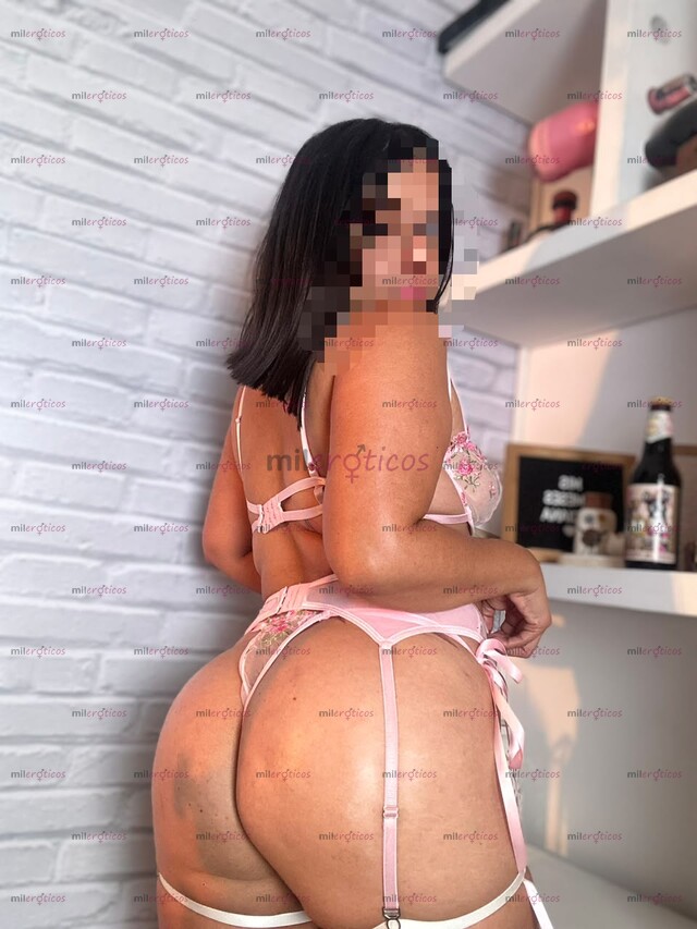 FOTOS DE PELINEGRA LUXURI CON CARITA HERMOSA Y GRAN CULO