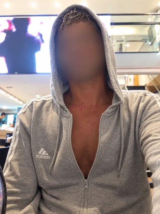 Oi sou o lucas tenho um estilo surfista aparencia jovem corpo magro e bem cuidado sempre prezando pela boa higiene e por uma otima apresentacao sou si...
