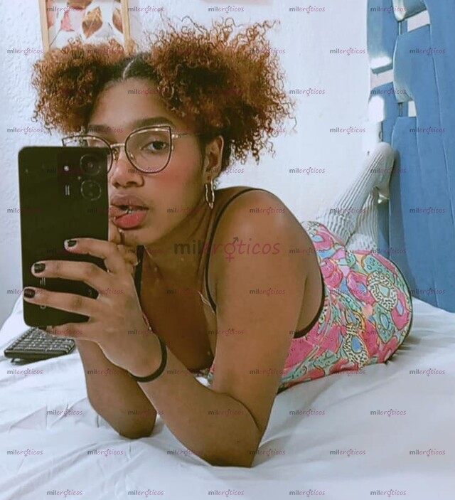 FOTOS DE KATY, MORENA CON HERMOSO CABELLO AFRO, CUERPO DELGADO