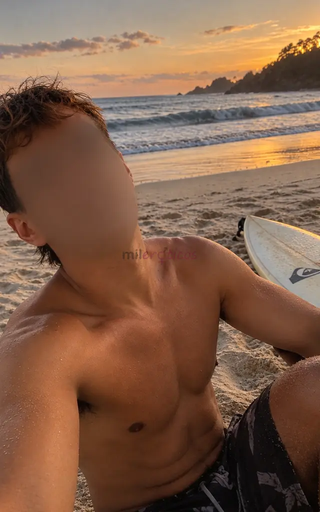 Oi sou o lucas tenho um estilo surfista aparencia jovem corpo magro e bem cuidado sempre prezando pela boa higiene e por uma otima apresentacao sou si...