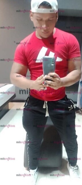 FOTOS DE MORENO ATRACTIVO, BUEN CUERPO, CON CULO RICO Y VERGA LECHERA. HOLA SOY