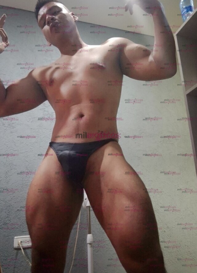 FOTOS DE MORENO ATRACTIVO, BUEN CUERPO, CON CULO RICO Y VERGA LECHERA. HOLA SOY