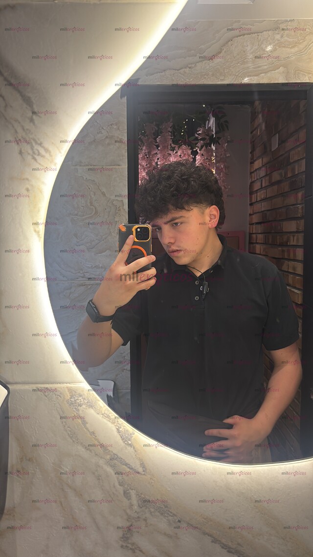 FOTOS DE SOY VERSÁTIL Y MUY BUENO EN LA CAMA ESTOY DISPONIBLE LAS 24 HORAS TODOS LOS DÍAS