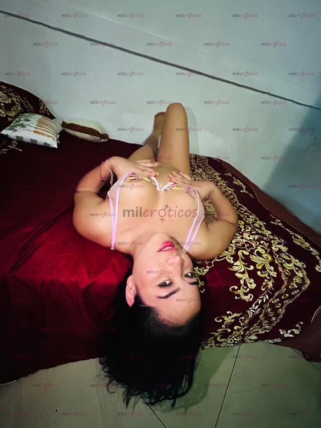 FOTOS DE SOFIA EXUBERANTE Y EXQUISITA PUTITA CON GANAS DE MUCHO SEXO TRIPLATO SIN AFANES