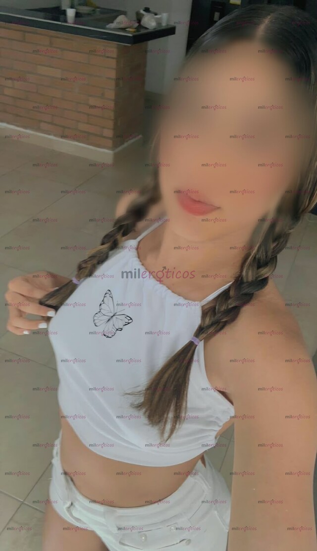 FOTOS DE FLACA DE 18 AÑOS CON UNA FIGURA DELGADA Y MUY CALIENTE.