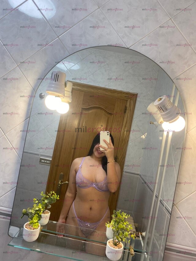 FOTOS DE PELINEGRA BLANQUITA , COLA REDONDA Y SENOS GRANDES