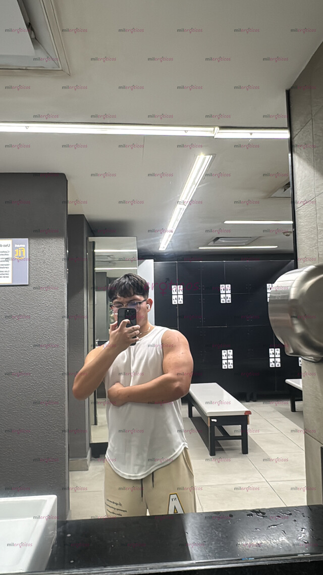 FOTOS DE JOVEN DE 23 AÑOS CON BUENA VERGA Y BIEN CULO PARA TU PLACER