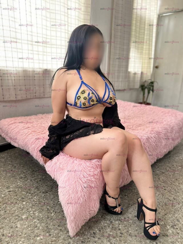 FOTOS DE HERMOSA BLANQUITA DE CULO RICO Y RICA BOQUITA DE MAMADORA