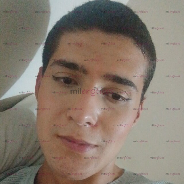 FOTOS DE CHICO JOVEN DELGADO DE 25 AÑOS CON GANAS DE COMPLACER