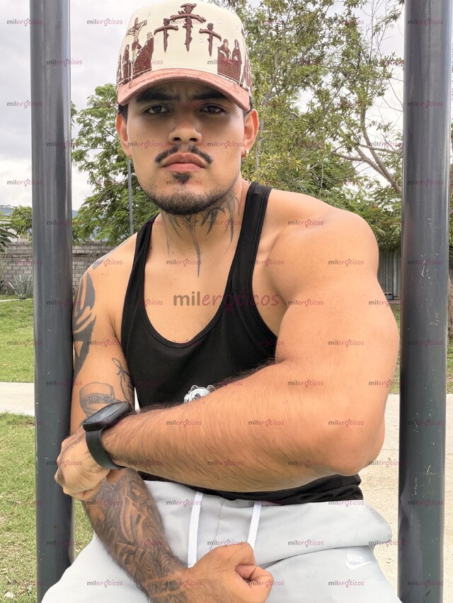 FOTOS DE CHACAL TATUADO Y FORNIDO DISPONIBLE PARA TI DE VISITA POCOS DÍAS