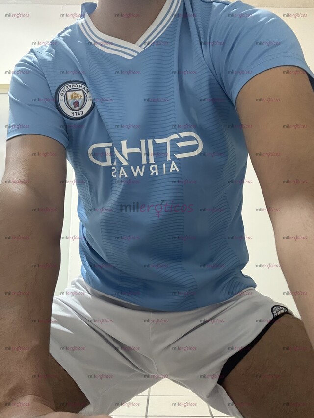FOTOS DE JOVEN VARONIL ACTIVO DISCRETO Y MORBOSO CON BUENA VERGA PARA TI