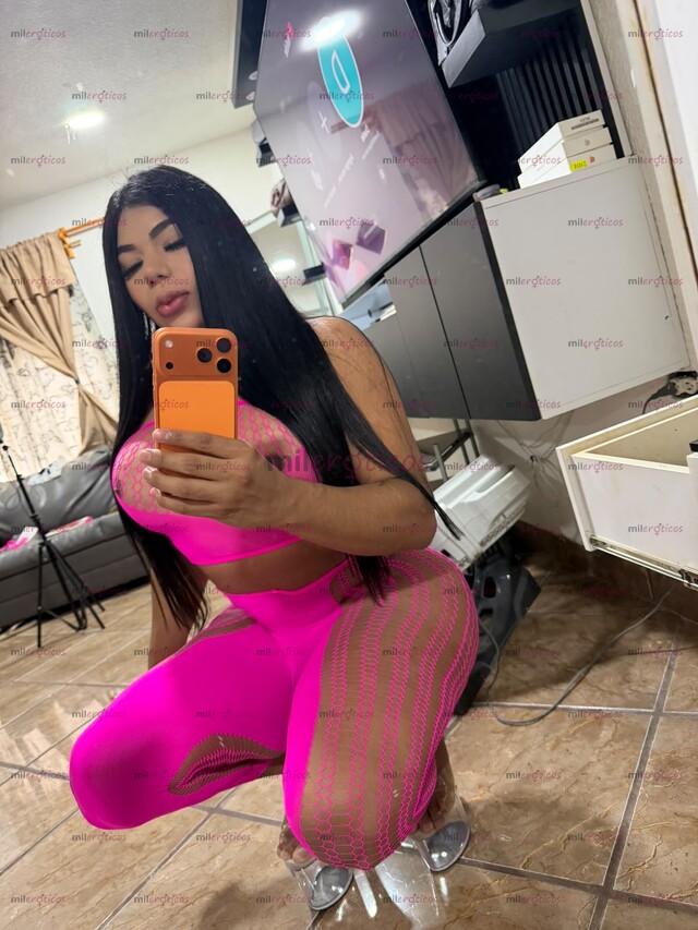 FOTOS DE PUTITA SUPER NALGONA Y CHICHONA CON UN CULITO MUY ESTRECHO Y EXPRIMIDOR