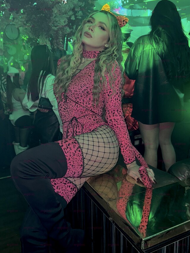 FOTOS DE RUBIA TRANSEXUAL DE VISITA OJOS AZULES NATURALES