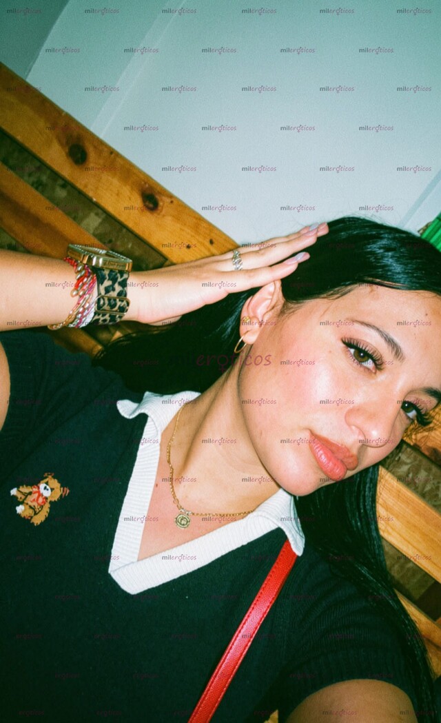 FOTOS DE SOY XIOMARA 24 AÑOS. SOY NUEVA EN LA ZONA CON LUGAR .ATREVIDA SUPER CACHONDA