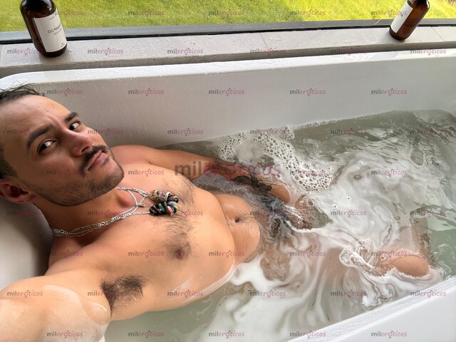 FOTOS DE ACTIVO MASCULINO Y DISCRETO ATLÉTICO Y TATUADO
