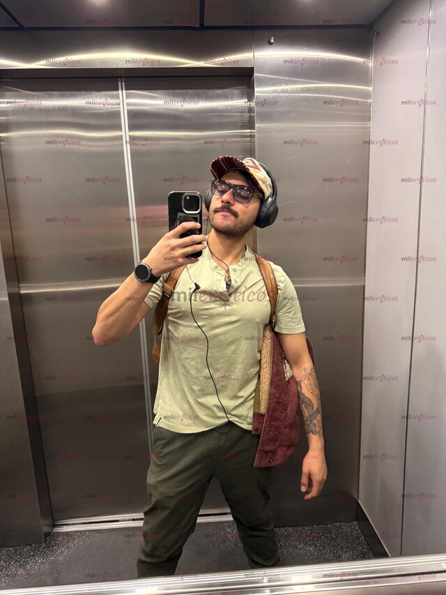 FOTOS DE ACTIVO MASCULINO Y DISCRETO ATLÉTICO Y TATUADO