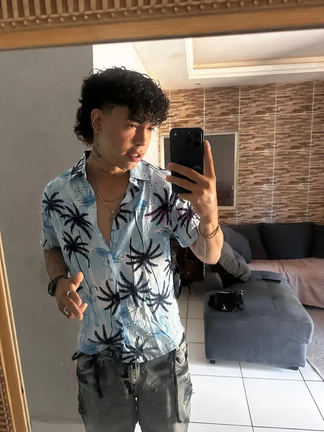 Ola prazer em conhece lo sou colombiano amigavel respeitoso e discreto estou aqui se voce estiver procurando por amigos e companhia acompanhanteola es...