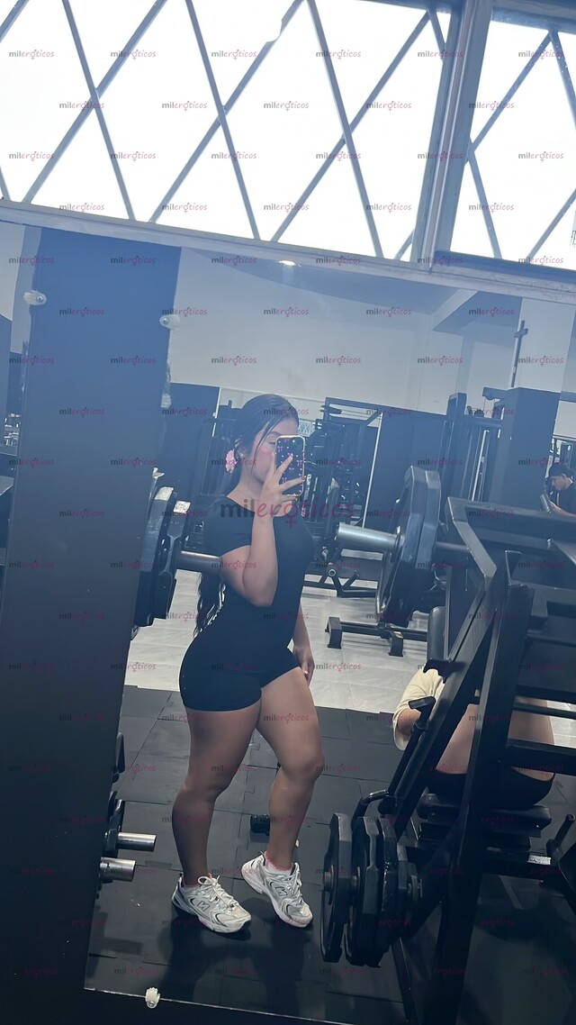FOTOS DE CALIOPE, MORENA DE CABELLO LARGO Y COLA GRANDE SUR VIP