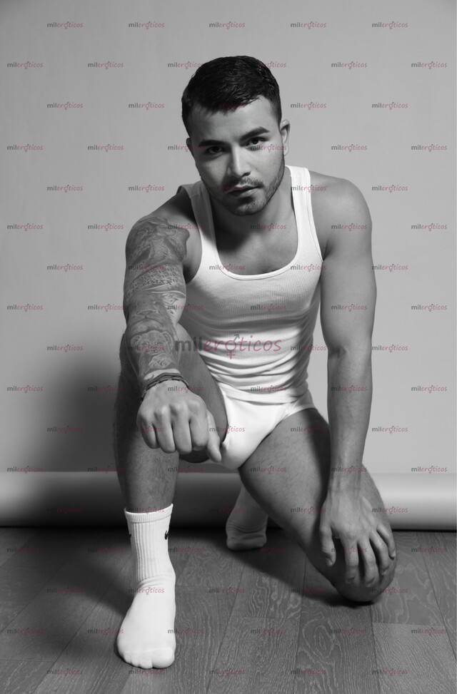 FOTOS DE MACHO TATUDO BISEXUAL DISPUESTO A COMPLACERTE DE PASO EN TU CIUDAD