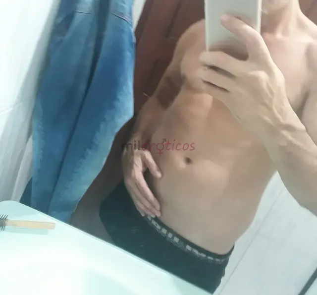 Sou branco sarado 1 85 de altura cabelos e olhos castanhos lisinho saio pra viajar dancar almocar jantar passar pernoite nao atendo numero privado e d...