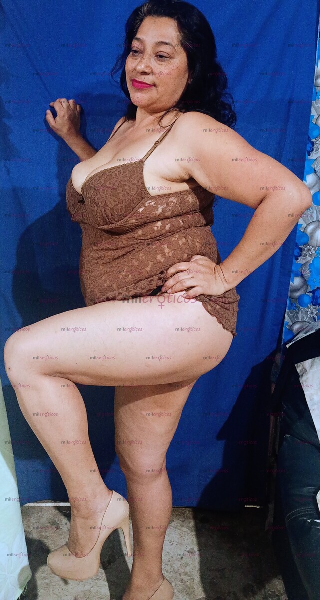 FOTOS DE MUJER SÚPER SEXY CON UNOS SENOS GRANDES Y JUGUETONAS