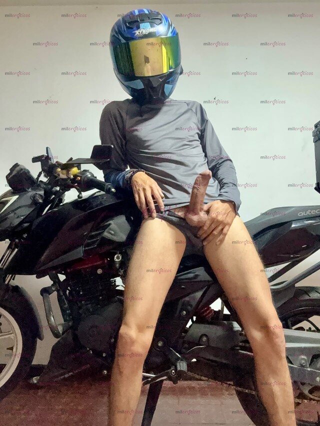 FOTOS DE MOTOCICLISTA ARRECHO VERGON COMPLACIENTE