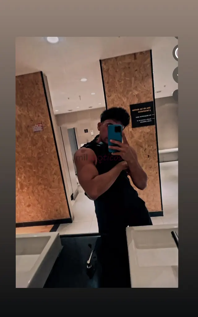 Tengo 28 anos amp amp mido 1 77 estatura excelente cuerpo 20 cm y buen culo amp piernas gruesasofrezco besoscaricias amp sexo fuerte o suavesexo oral...