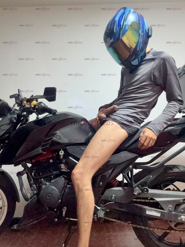 FOTOS DE ACELERA TU PULSO CON MI MOTOR Y VEN A MONTAR. JOVEN FLACO VERGON COMPLACIENTE.