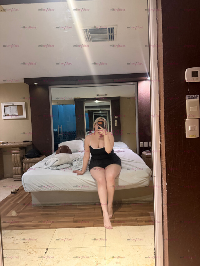FOTOS DE JOVEN, BONITA, CURVY, PIEL CLARA, EDUCADA.