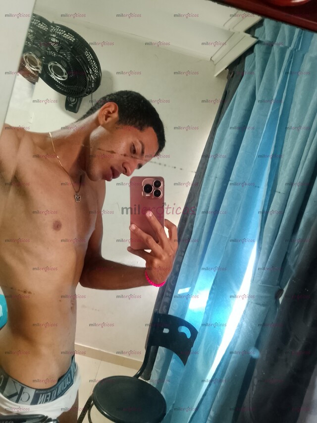 FOTOS DE HOLA LLEGO TU MORENO RICO PARA DARTE UN BUEN SERVICIO PARA Q LA PASES DE MARAVI