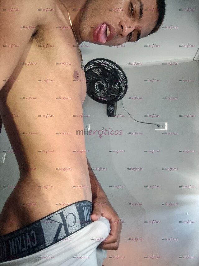 FOTOS DE HOLA LLEGO TU MORENO RICO PARA DARTE UN BUEN SERVICIO PARA Q LA PASES DE MARAVI