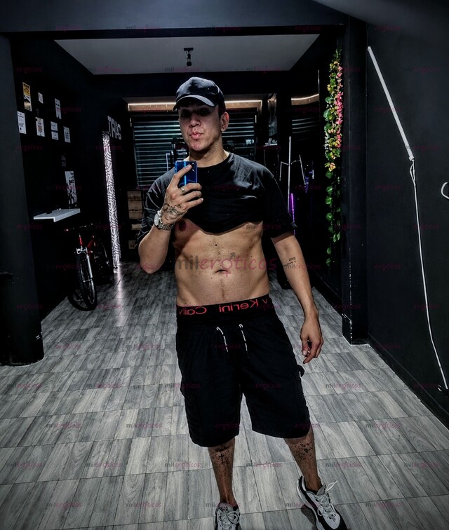 FOTOS DE PAULO, GRANDOTE SIEMPRE CALIENTE, A CONSENTIR CULOS