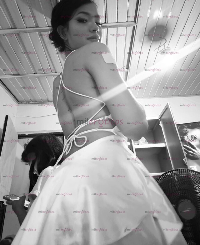 FOTOS DE HERMOSA POLLA DE 18 AÑOS CALIENTE CON GANAS DE MUCHA LECHE Y VERGA