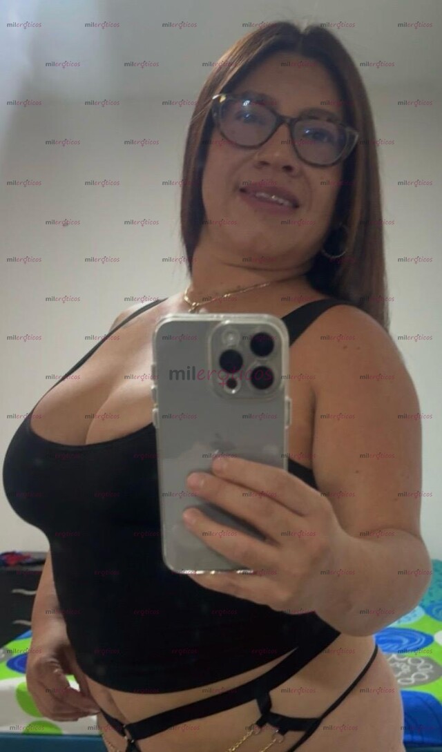 FOTOS DE TROCIDELICIOSA CON UNA PIEL SUAVE BLANQUITA CON UNOS SENOS DELICIOSOS