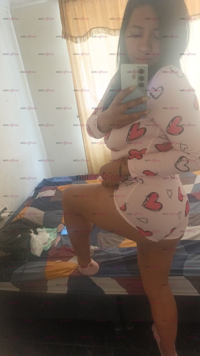 FOTOS DE PIJAMADA ARDIENTE CHOCHA APRETADA CON CHUPADERA.