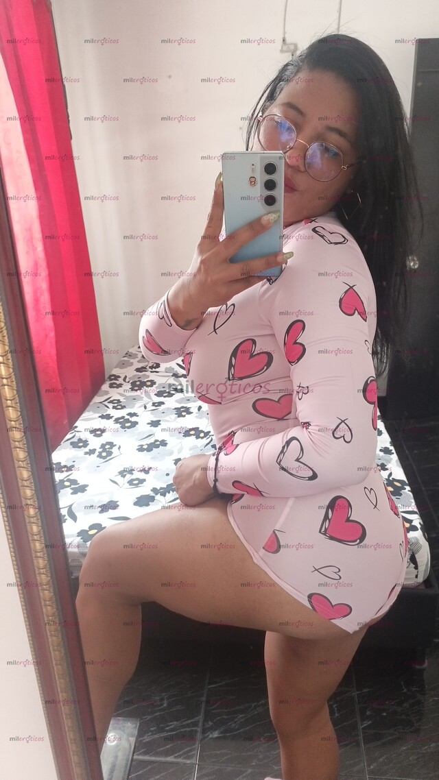 FOTOS DE PIJAMADA ARDIENTE CHOCHA APRETADA CON CHUPADERA.