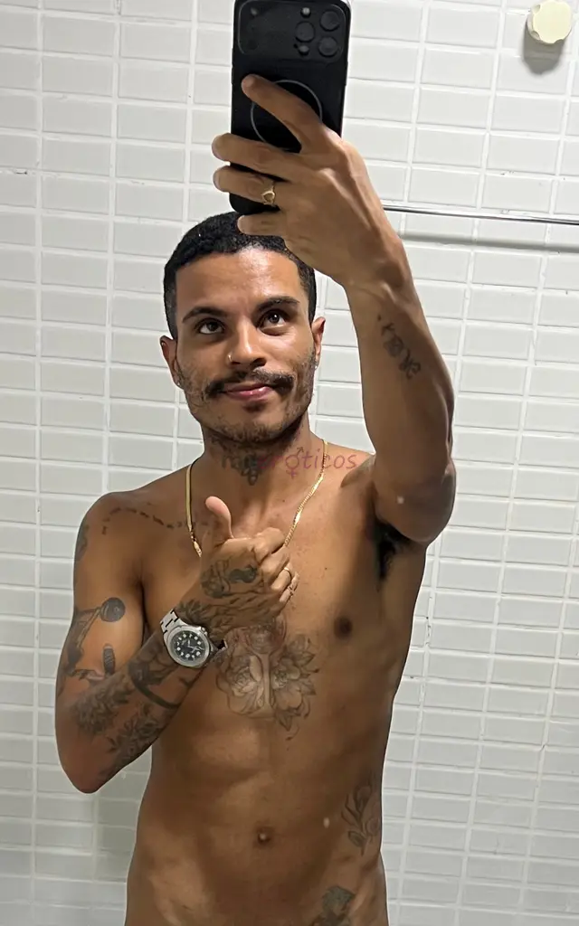 Disponiveloi sou lukas brasil baixinho moreno tatuado 1 60 de altura com um dote encantador de grosso 19 cm confiavel cheiroso comunicativo disponivel...