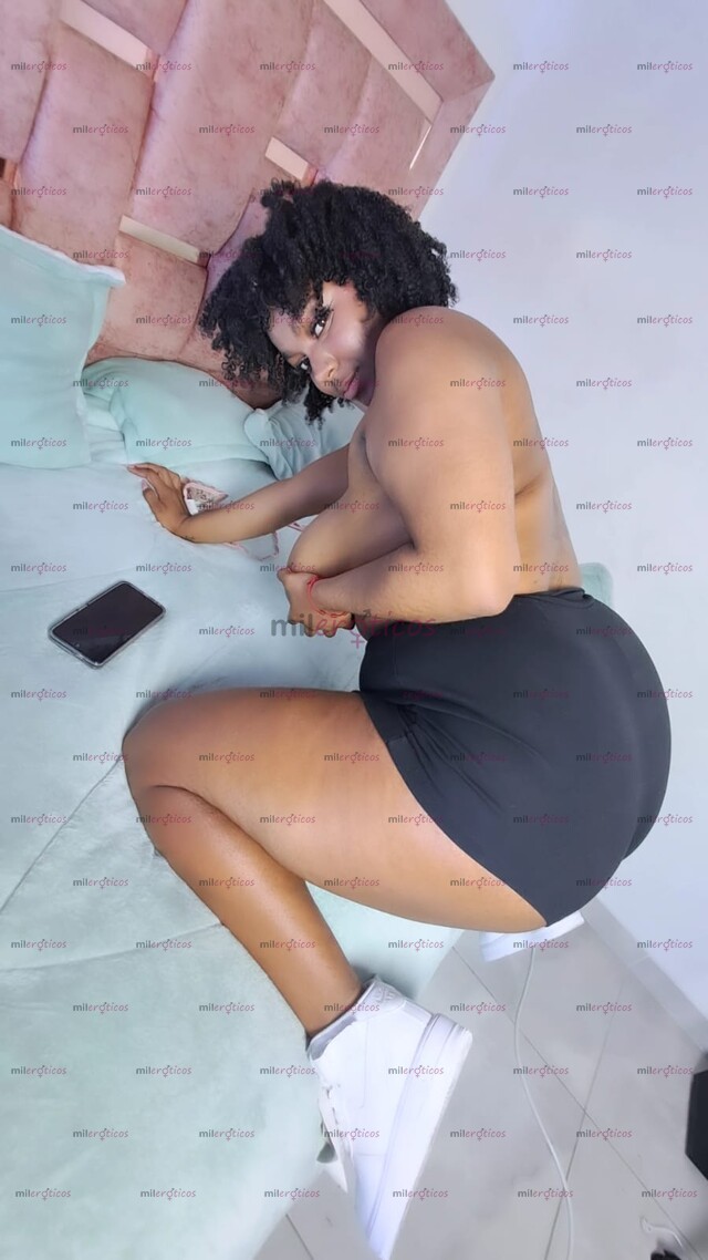 FOTOS DE CAMILA CRESPA Y SENSUAL DE TETAS GRANDES PARA TI