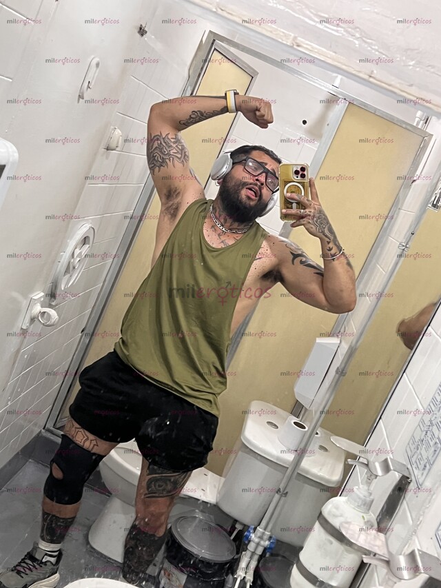 FOTOS DE POR LA CIUDAD MAN DEPORTISTA SERIO RESPETUOSO MORBOSO