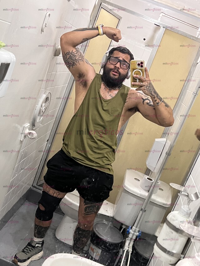 FOTOS DE POR LA CIUDAD MAN DEPORTISTA SERIO RESPETUOSO MORBOSO