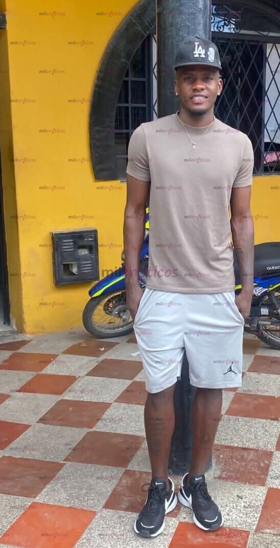 FOTOS DE NEGRO DOMINANTE Y LECHERO Y BASTANTE DOTADOY SOY BASTANTE GRANDE MIDO 1:90 RICO