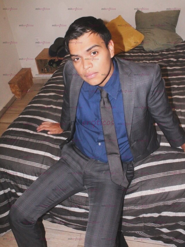 FOTOS DE JOVEN MASAJISTA 21 AÑOS DISPONIBLE S L. RELÁJATE Y DISFRUTA UN RICO MASAJE.