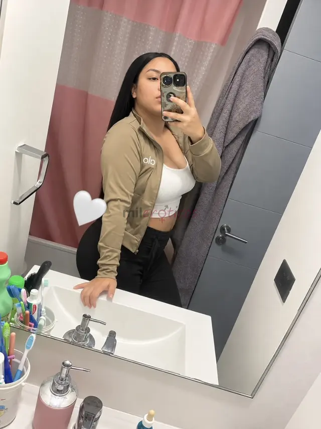 Hola soy luna venezolana de 23 anos sensual coqueta y con unas curvas que no pasan desapercibidas culona tetona y con una personalidad irresistible qu...