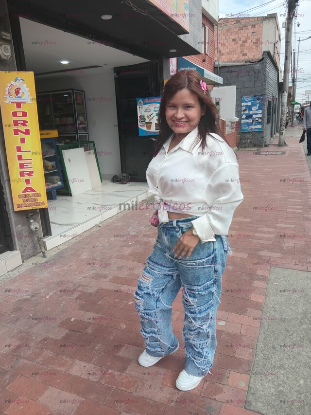 FOTOS DE CARA ANGELICAL PERO DIABLA AL FOLLAR SCROT MOJADITA CON CHOCHO APRETADITO