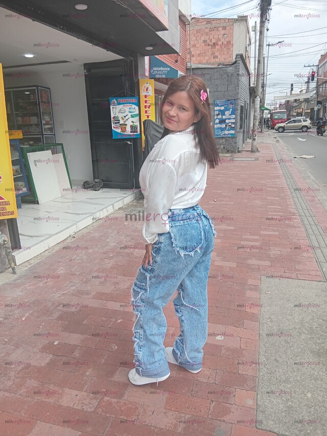 FOTOS DE CARA ANGELICAL PERO DIABLA AL FOLLAR SCROT MOJADITA CON CHOCHO APRETADITO