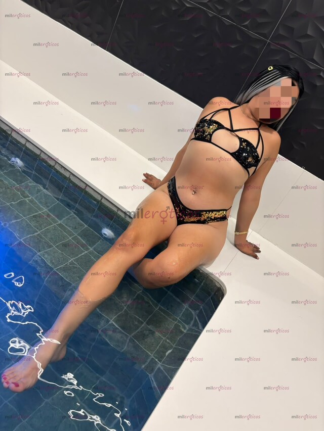 FOTOS DE VIOLETA FASCINANTE CHICA PELINEGRA HERMOSA Y CARISMÁTICA