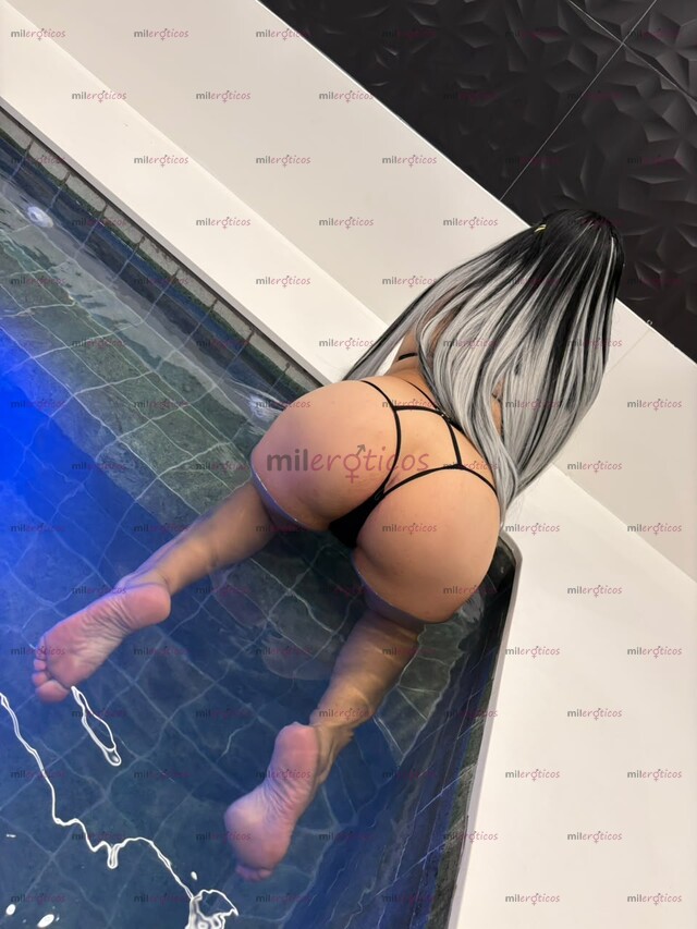 FOTOS DE VIOLETA FASCINANTE CHICA PELINEGRA HERMOSA Y CARISMÁTICA